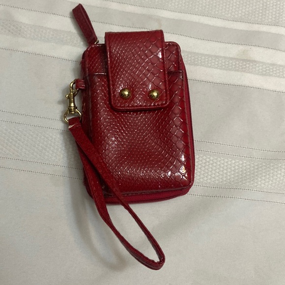Red Croc Print Womens Wristlet Zippered Closure Wallet with Exterior Pocket - Picture 3 of 9